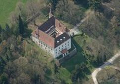 Luftbild des Schlosses von NO (2006) - © Gabriele Scharrer-Liška