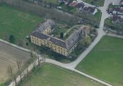 Luftbild des Schlosses von NW (2006) - © Gabriele Scharrer-Liška