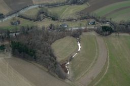 Luftbild des „Schlosskogels“ von N (2006) - © Gabriele Scharrer-Liška