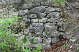 Hochmittelalterliche Mauerreste (2006)  - © Gerhard Reichhalter