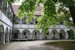 Arkadenhof, Blick gegen W (2006) - © Gerhard Reichhalter