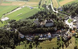 Albrechtsberg. Luftbild der Burg von NW (1999) - © Gabriele Scharrer-Liška, VIAS
