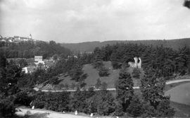 Drosendorf I. Historische Ansicht des Hausbergs von SO (1930) - © Hans P. Schad’n (Archiv für Mittelalterarchäologie)