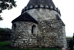 Friedersbach. Spätmittelalterliches Mauerwerk am Karner (2006) - © Thomas Kühtreiber