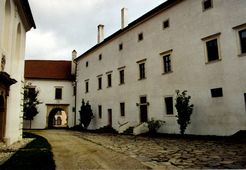 Fronsburg. Hofansicht des Schlosses (1999) - © Gerhard Reichhalter