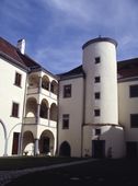 Gmünd. Hofansicht (1993) - © Leopold Mayböck