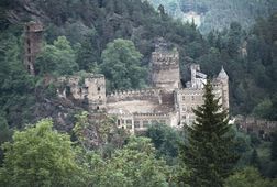 Hartenstein. Ansicht der Burg von SW (1983) - © Leopold Mayböck