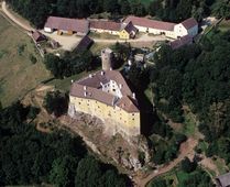 Karlstein. Luftbild von W (1999) - © Gabriele Scharrer-Liška, VIAS
