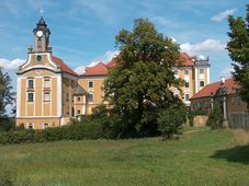 Kirchberg. Ansicht von Schloss und Kapelle von W (2003) - © Patrick Schicht