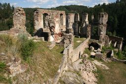 Kollmitz II. Ansicht der südlichen Burgtrakte von N (2008) - © Gerhard Reichhalter
