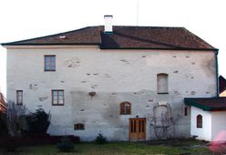 Krug (St. Bernhard). Ansicht des Palas-W-Teils von N (2009) - © Csaba Tarcsay