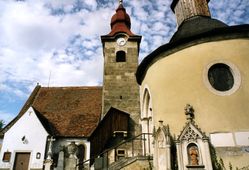 Kühnring. Ansicht der Kirche von S (1999) - © Gerhard Reichhalter