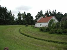 Rosenau. Ansicht des ehem. Wassergraben von NW (2000) - © Martin Schmid