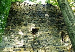 Rundersburg. Außenansicht der S-Mauer der S-Kapelle (2000) - © Gerhard Reichhalter