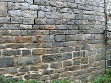 Streitwiesen. Hochmittelalterliches Mauerwerk an der Turm-N-Mauer (2005) - © Patrick Schicht