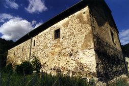 Weinhof. Ansicht des Saalbaues von SW (2001) - © Gerhard Reichhalter 