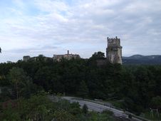 Weitenegg. Ansicht der Burg von NW (2005) - © Olaf Wagener