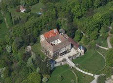 Karnabrunn II. Luftbild des Schlosses von SO (2004) - © Gabriele Scharrer-Liška