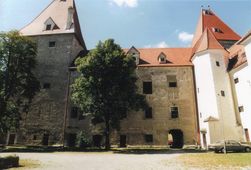 Orth. Hofansicht des Westflügels des Schlosses (2004) - © Gerhard Reichhalter