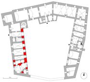 Orth. Grundriss des Schlosses. Die tlw. im Basisbereich erhaltenen Bauteile des Hochmittelalters sind hervorgehoben - © Plangrundlage: Adalbert Klaar 1954