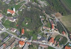 Spannberg. Luftbild der Gesamtanlage von SO (2004) - © Gabriele Scharrer-Liška