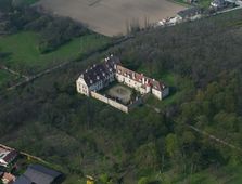 Stetteldorf. Luftbild der Schlossanlage von NO (2004) - © Gabriele Scharrer-Liška