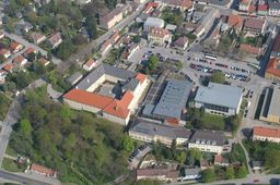 Zistersdorf II. Luftbild des Schlosses von S (2004) - © Gabriele Scharrer-Liška
